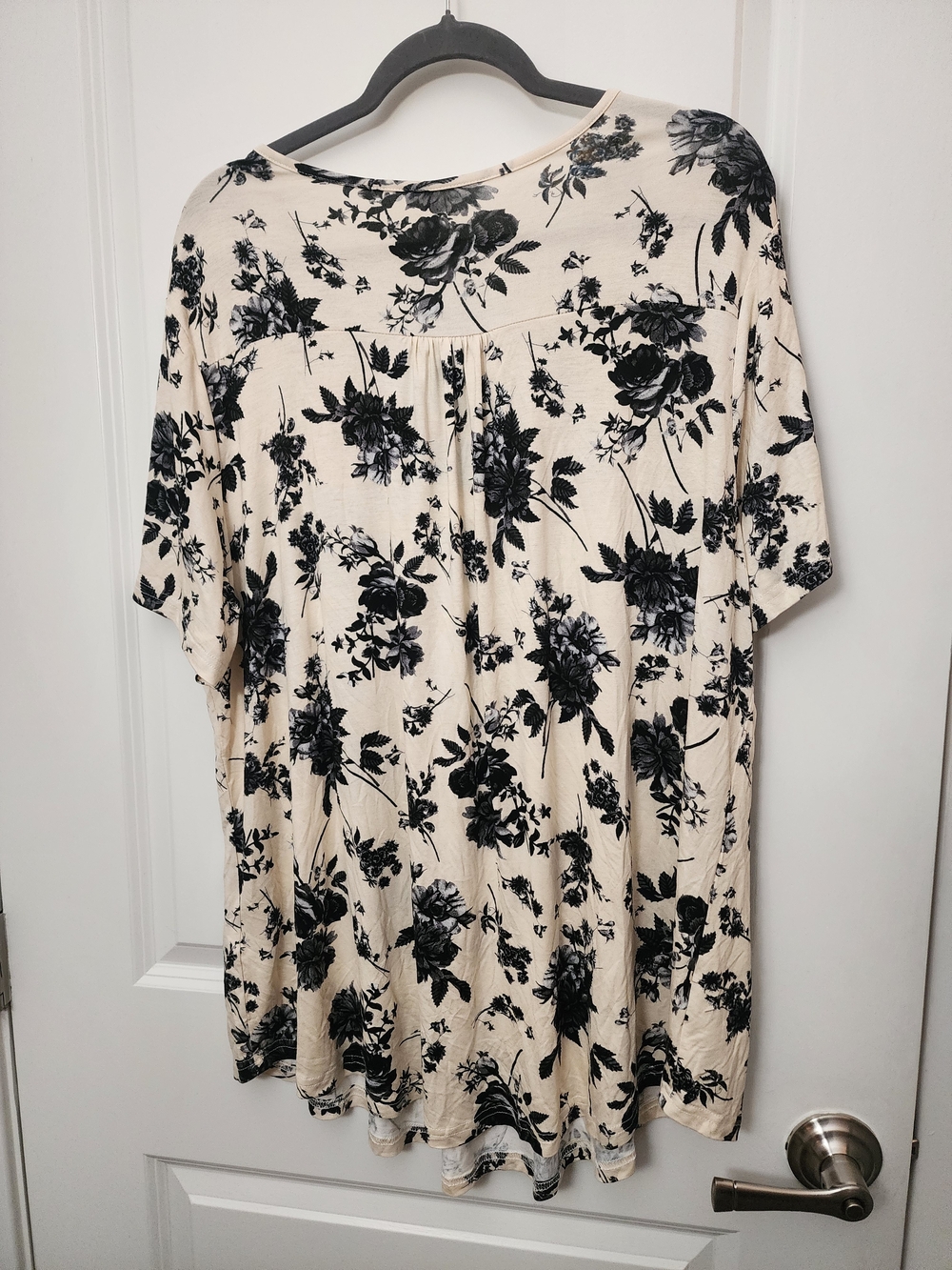 5/$30 Women's Cream Floral Scoop Neck Top - Black Print - Picture 3 of 4